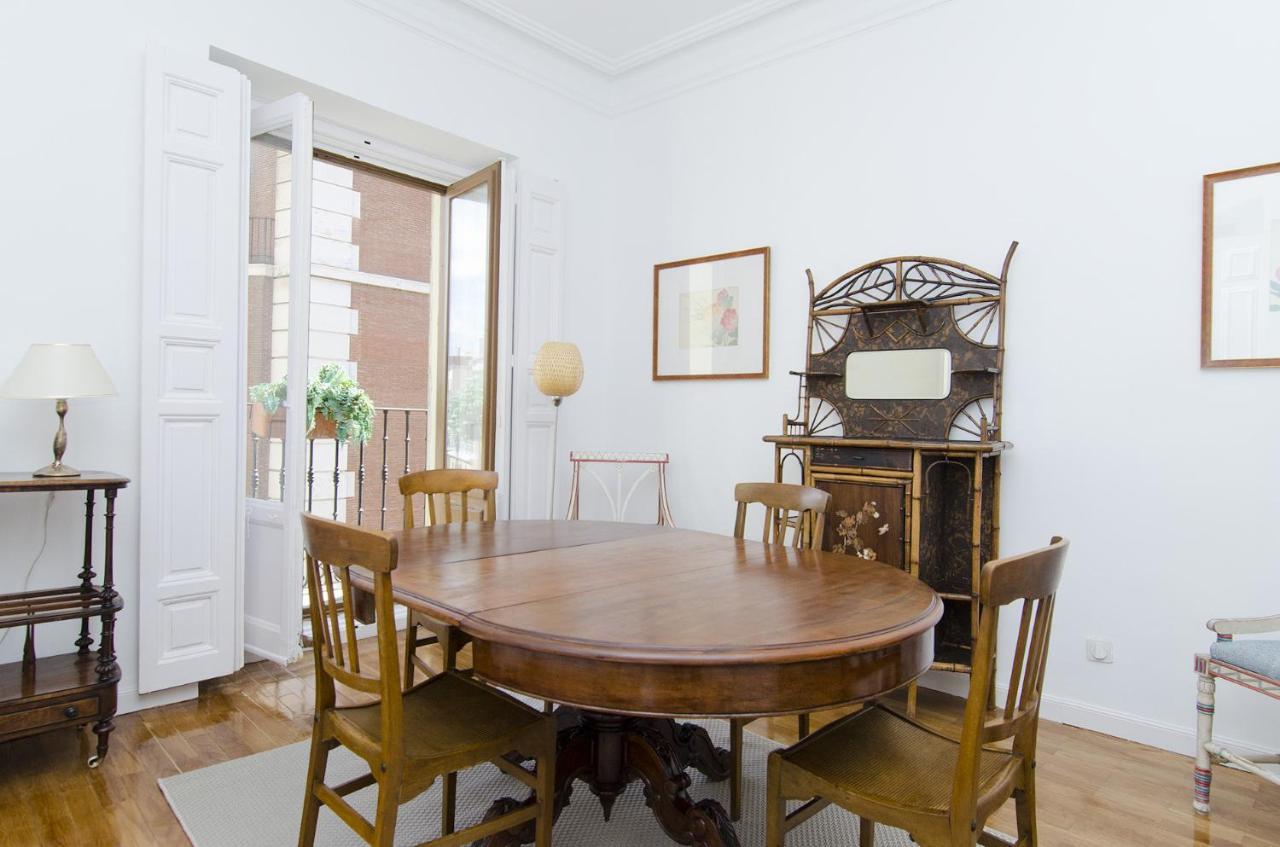 Apartamento Paseo Del Prado II En Madrid Exterior photo