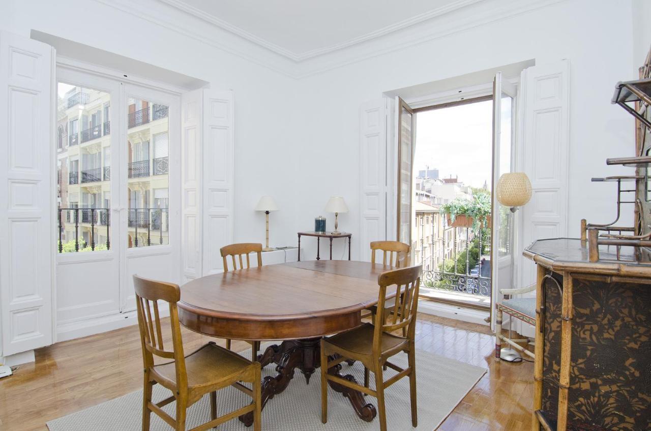 Apartamento Paseo Del Prado II En Madrid Exterior photo